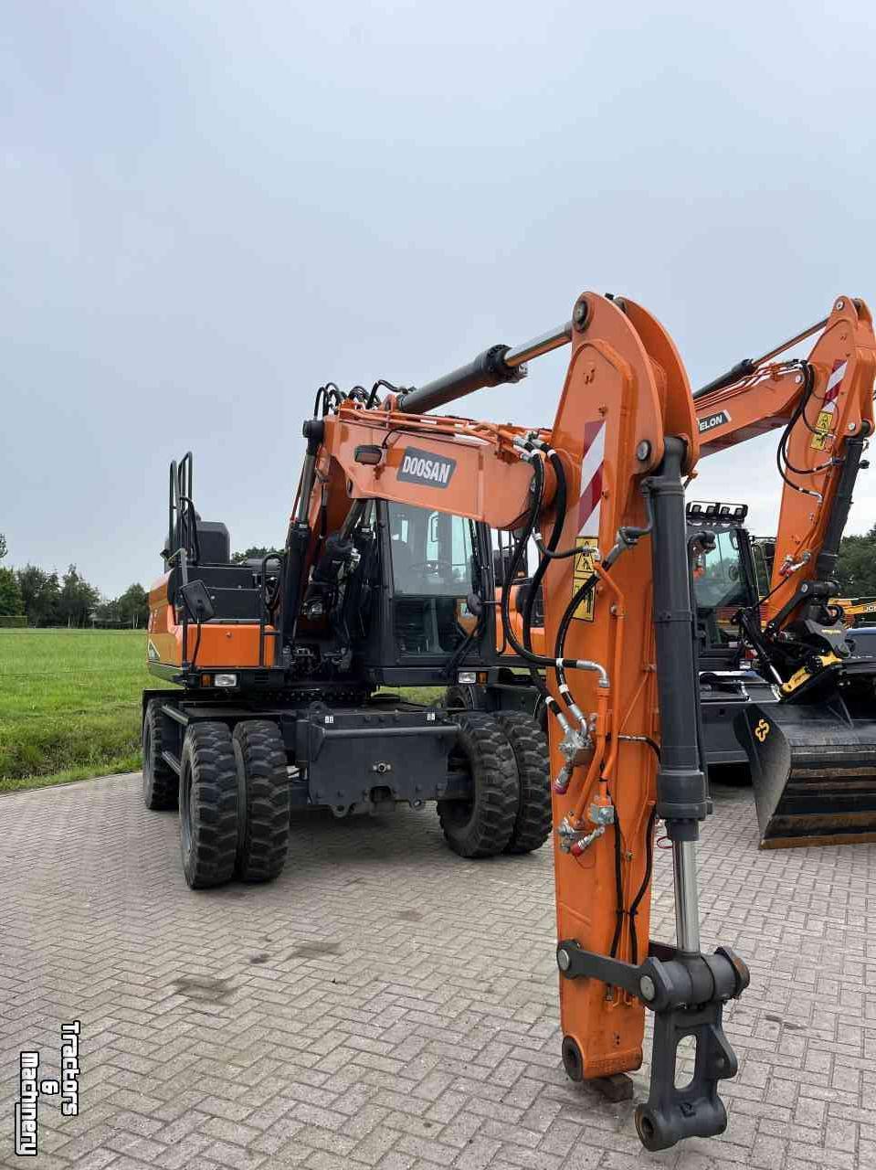 Bandenkraan Doosan DX140W-7