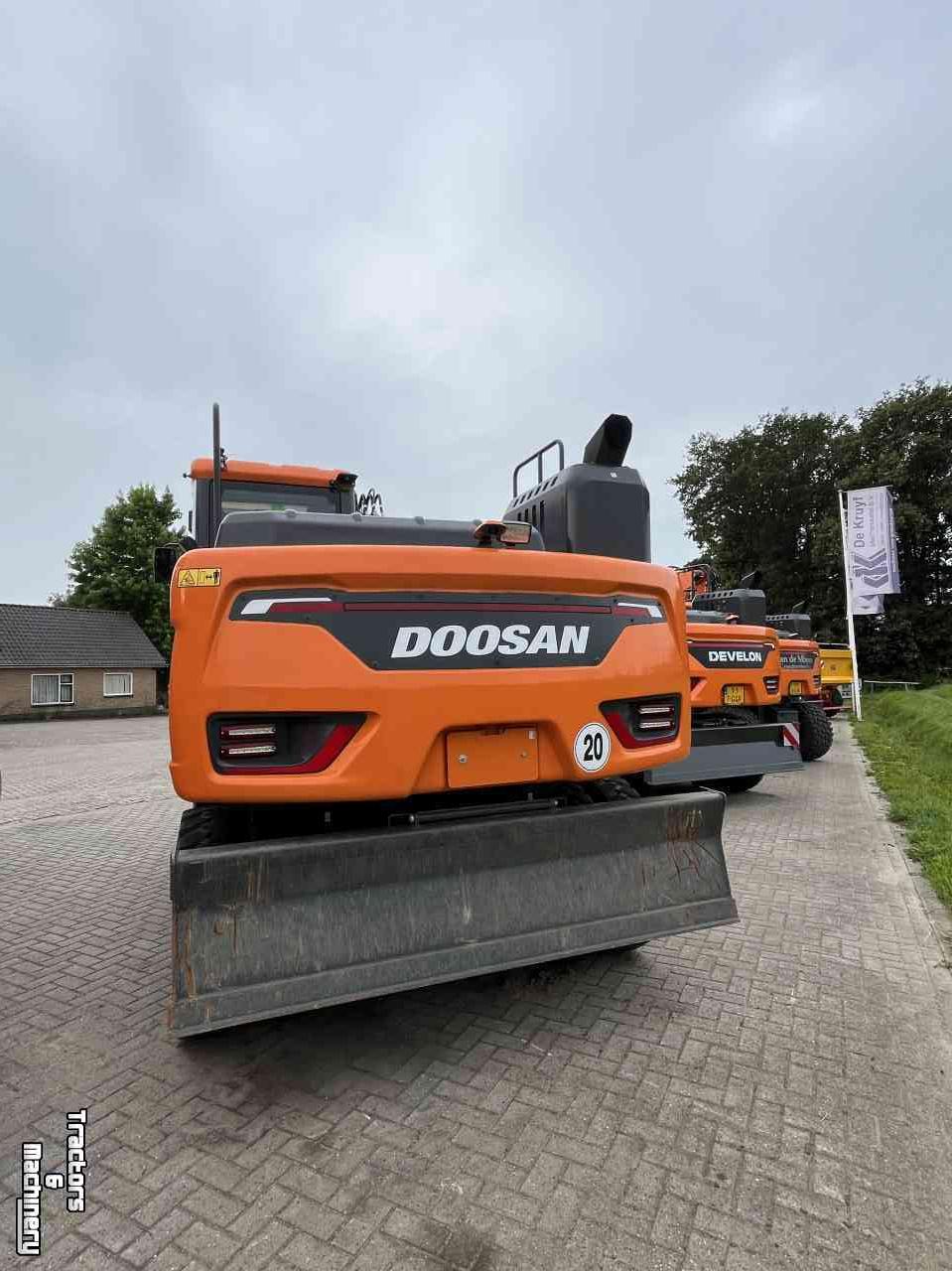 Bandenkraan Doosan DX140W-7