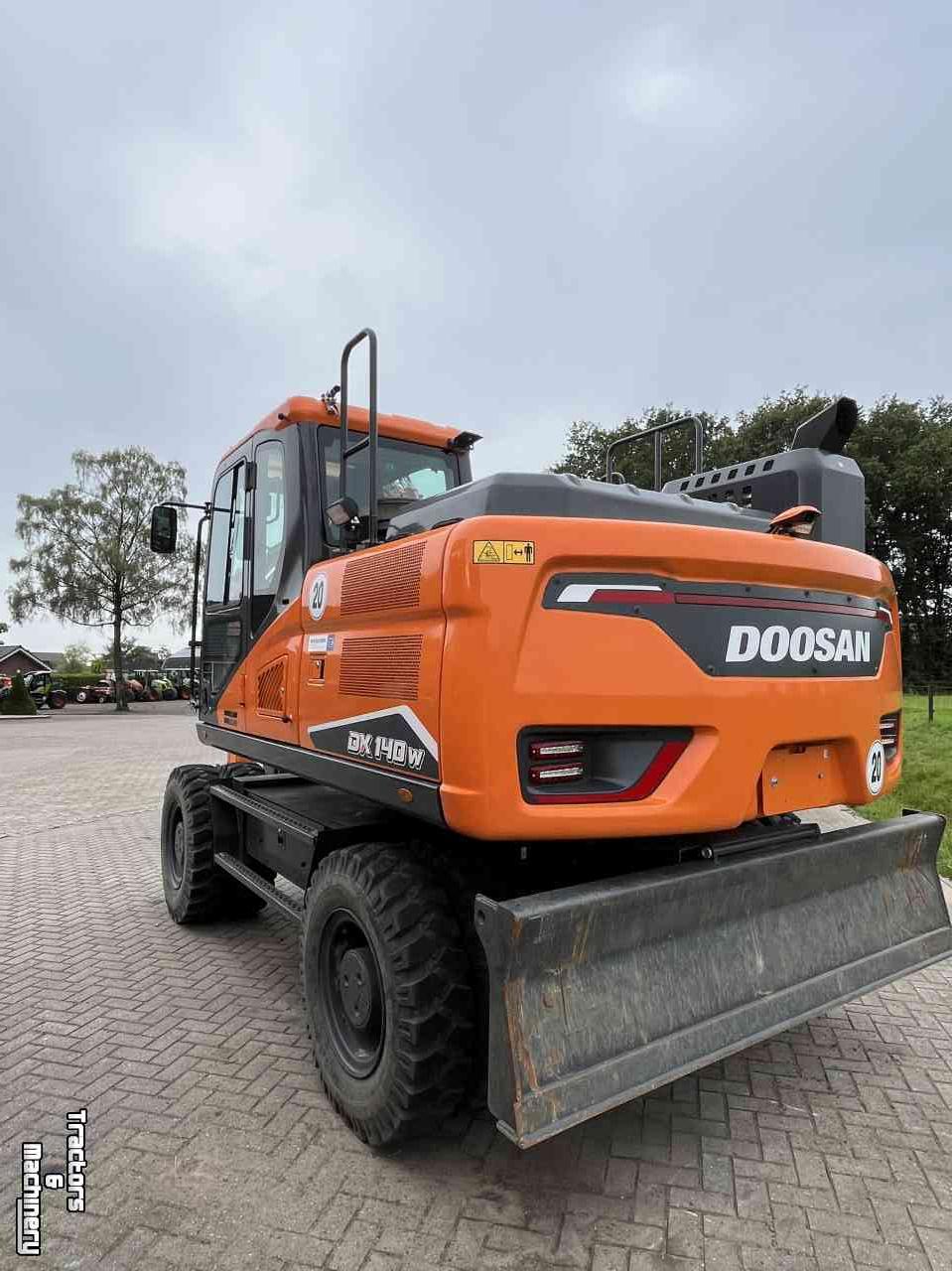 Bandenkraan Doosan DX140W-7