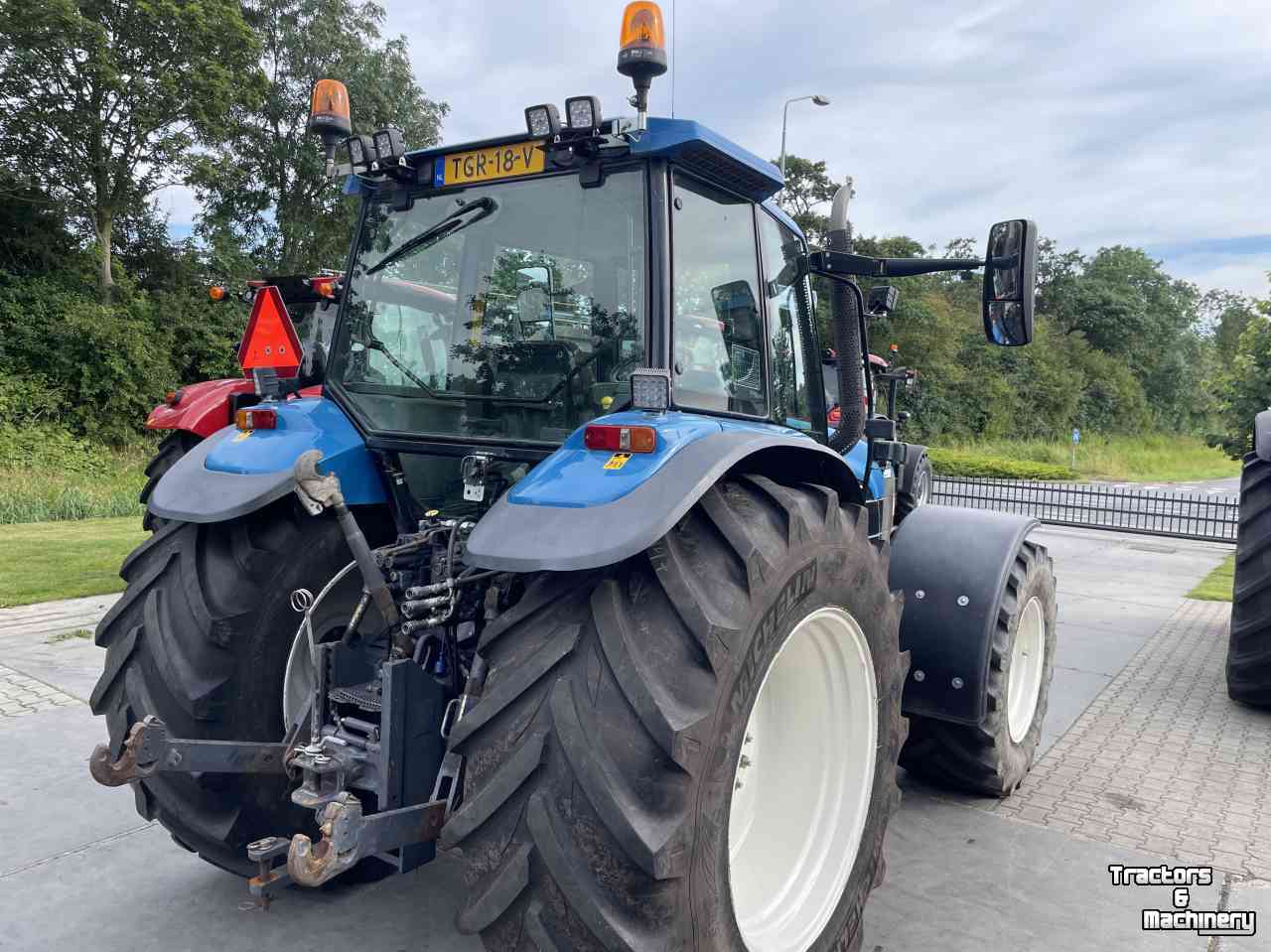 Traktoren New Holland 8260 range command