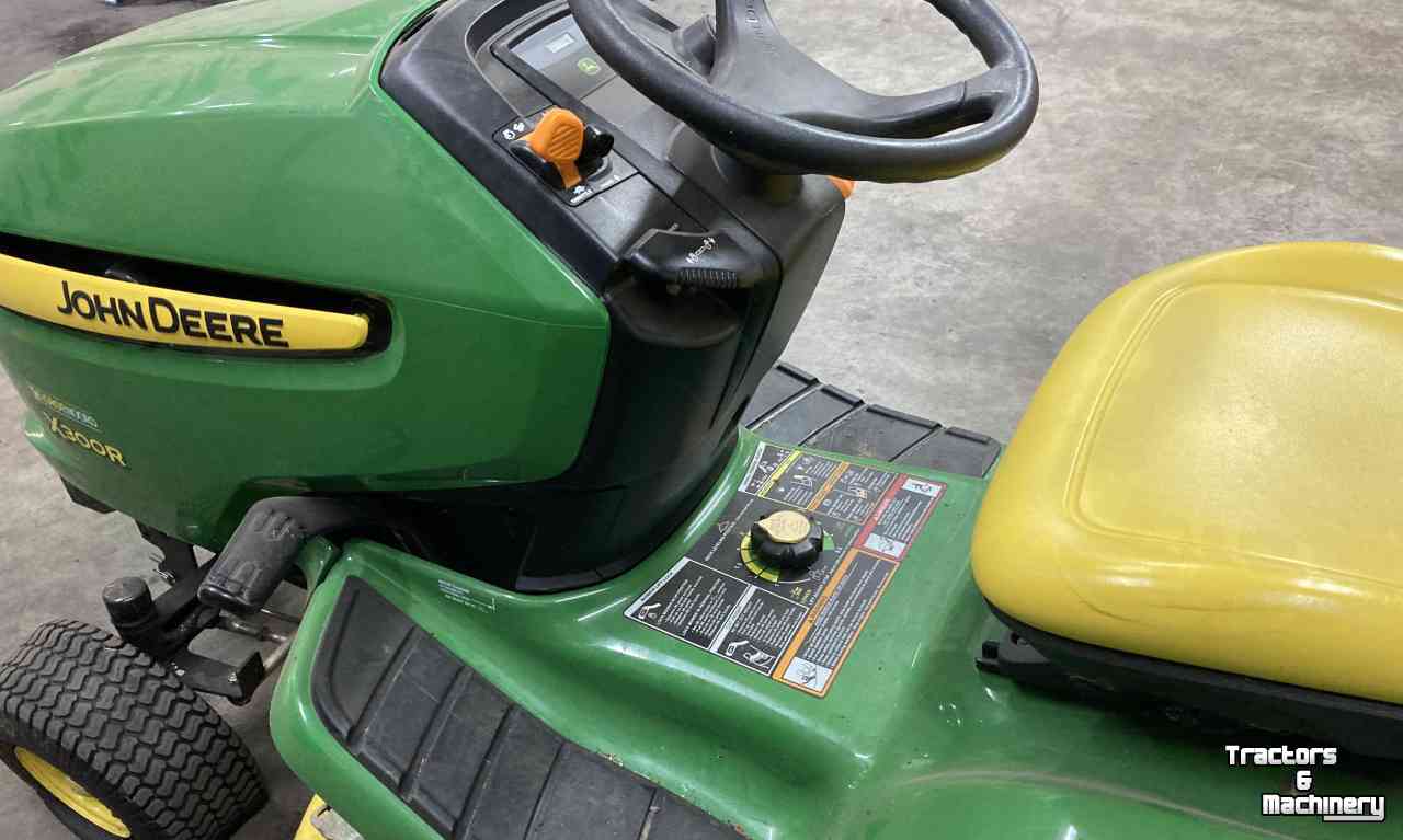 Zelfrijdende maaier John Deere X300R Zitmaaier