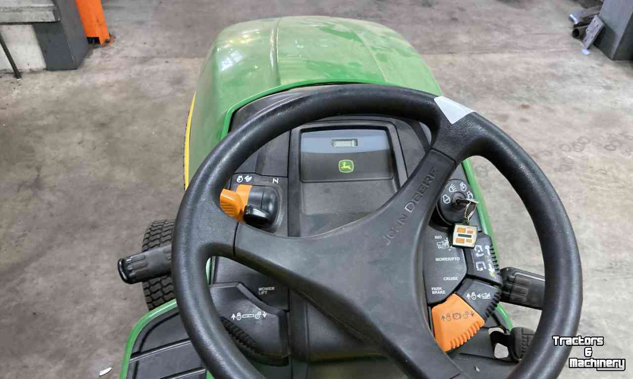 Zelfrijdende maaier John Deere X300R Zitmaaier