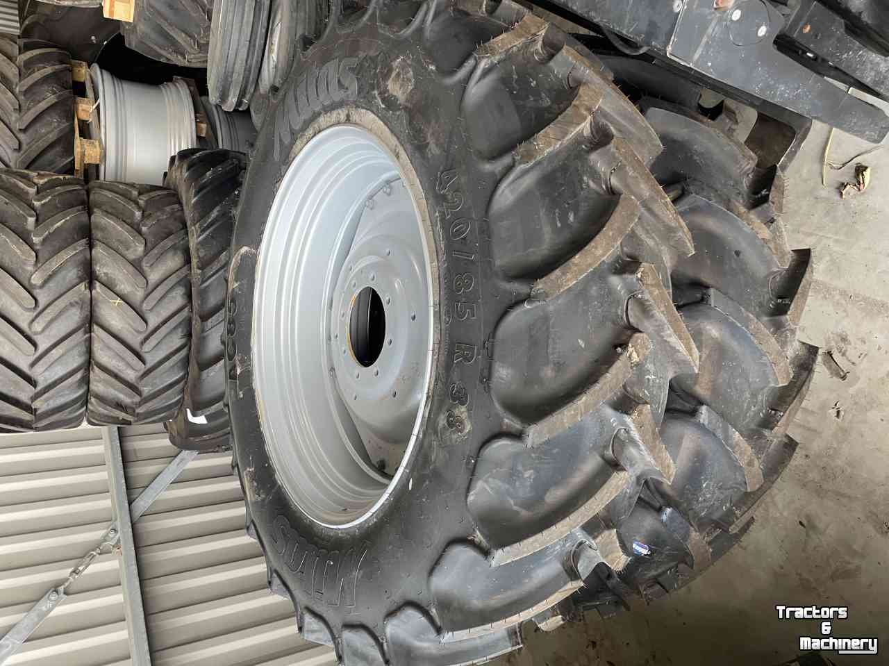 Wielen, Banden, Velgen & Afstandsringen Mitas 340/85R28 en 340/85R 38 op verstelbare velgen