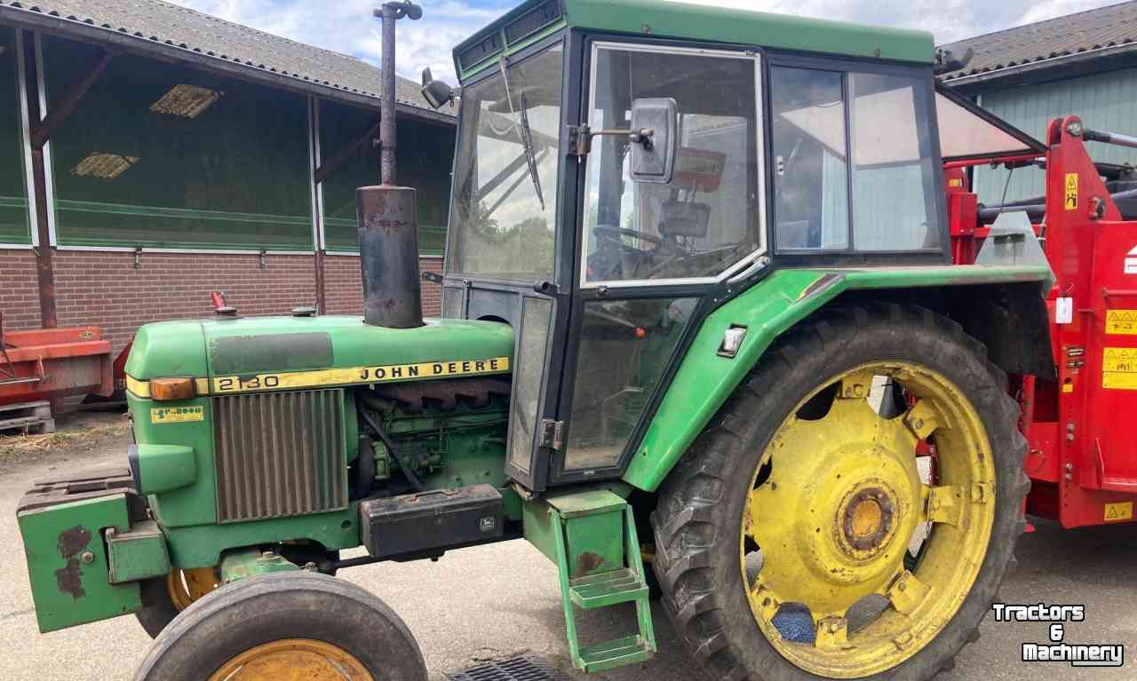 Traktoren John Deere 2130 2WD Tractor