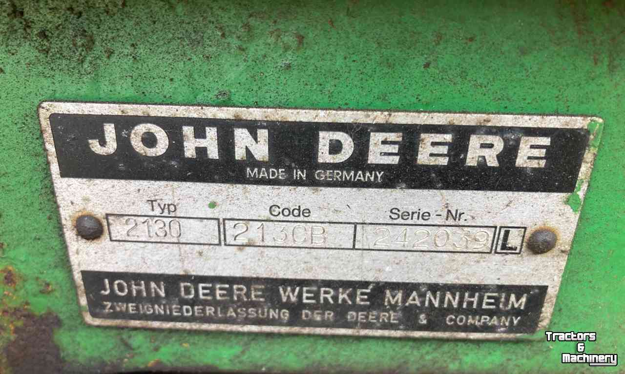 Traktoren John Deere 2130 2WD Tractor