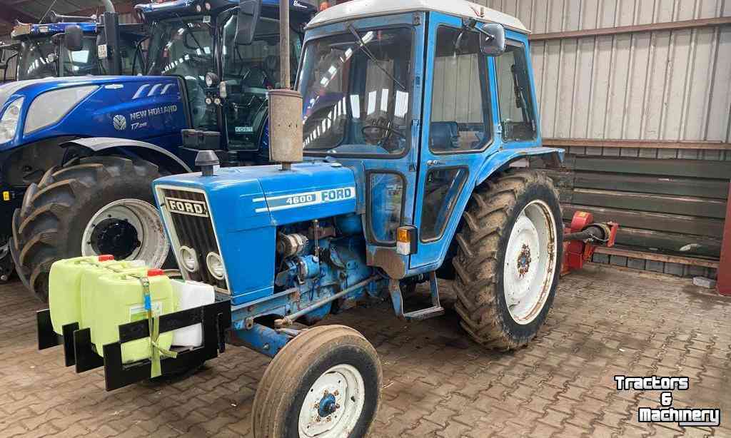 Traktoren Ford 4600 2WD Tractor