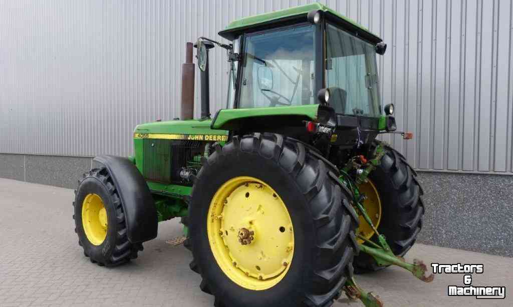 Traktoren John Deere 4055 4WD Tractor