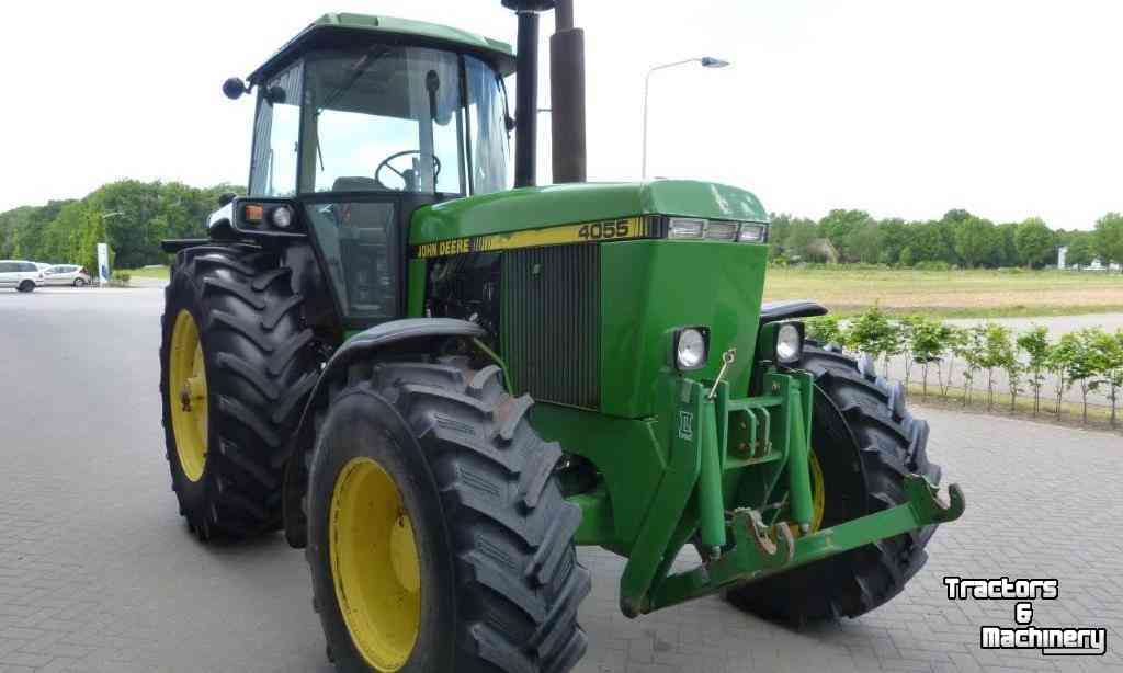 Traktoren John Deere 4055 4WD Tractor