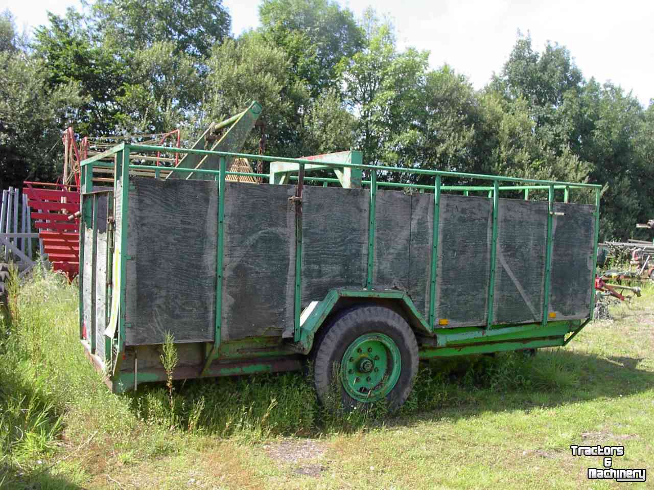 Veewagen  Veewagen/schuilhut/kippen verblijf