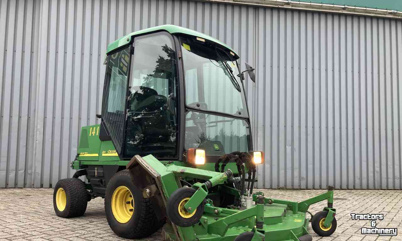 Zelfrijdende maaier John Deere 1505 Professionele Zitmaaier