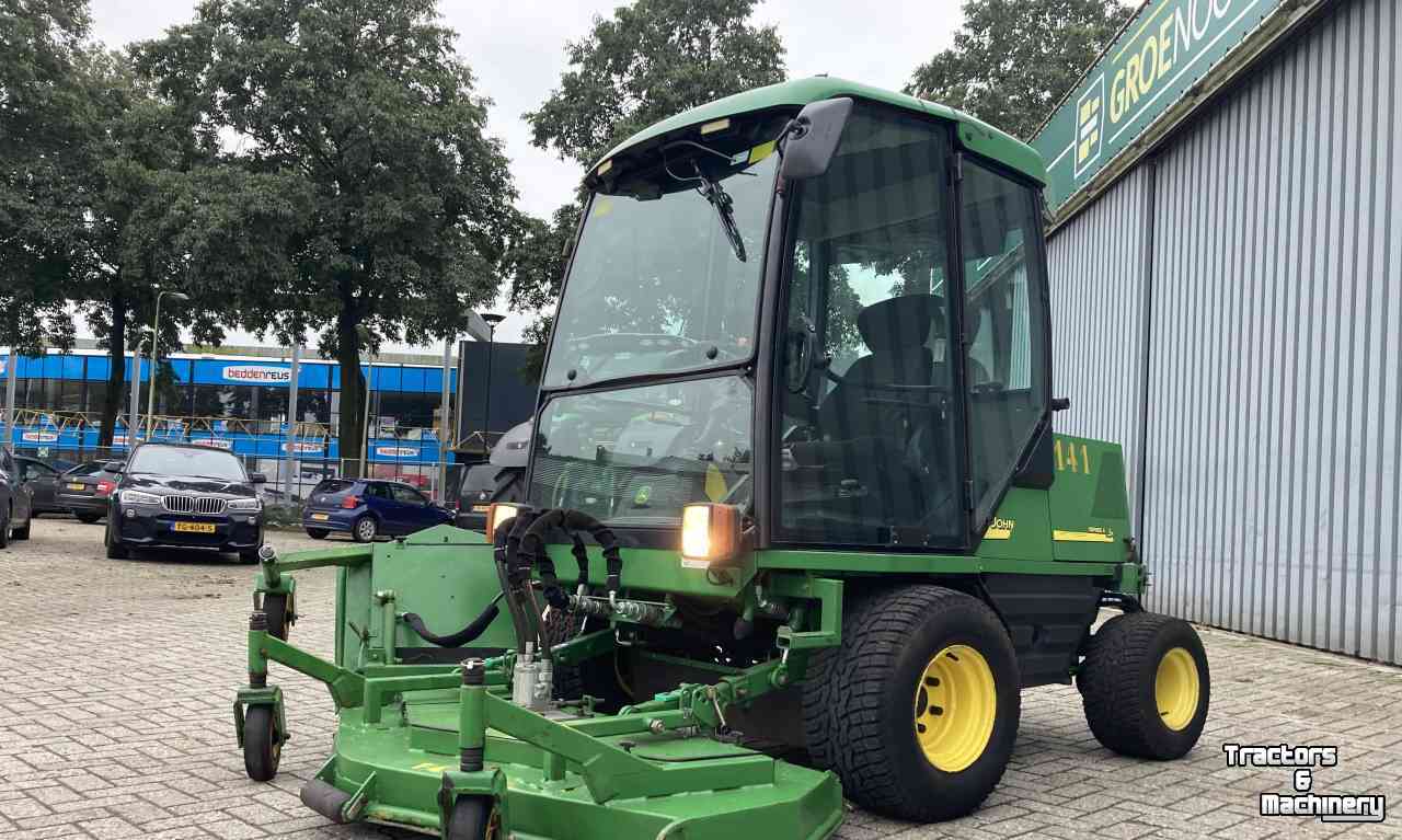 Zelfrijdende maaier John Deere 1505 Professionele Zitmaaier