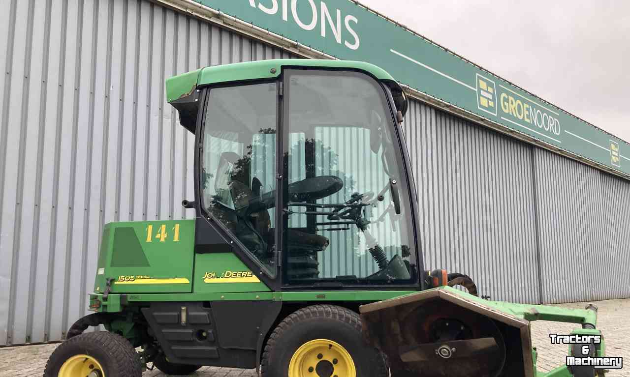 Zelfrijdende maaier John Deere 1505 Professionele Zitmaaier