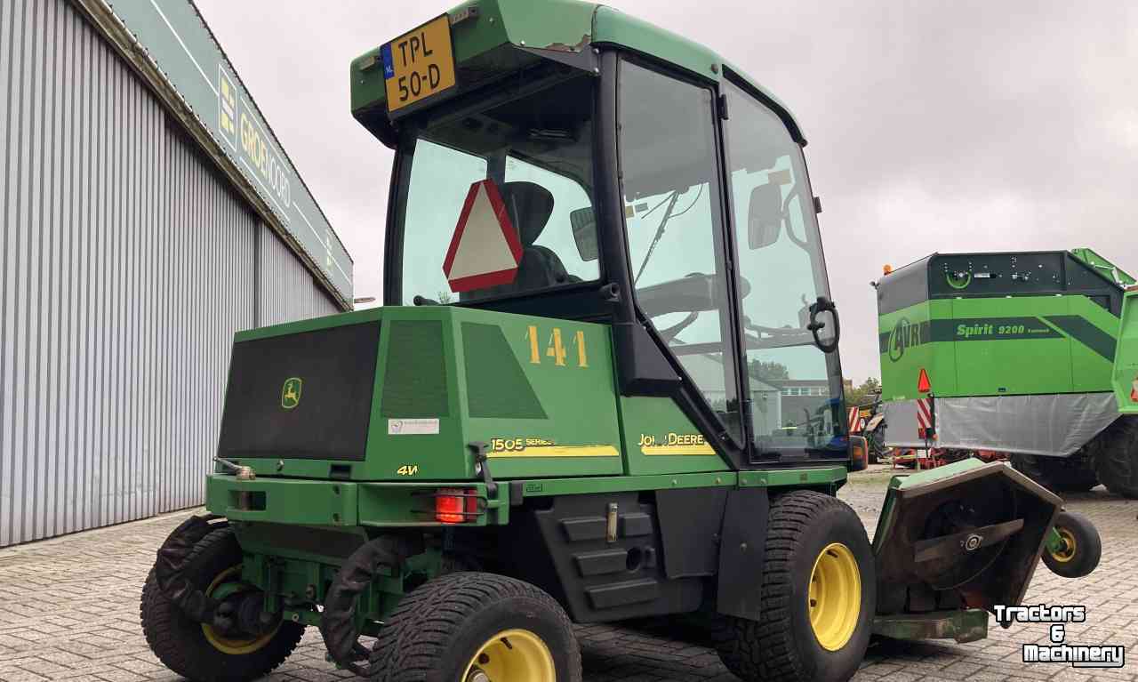 Zelfrijdende maaier John Deere 1505 Professionele Zitmaaier