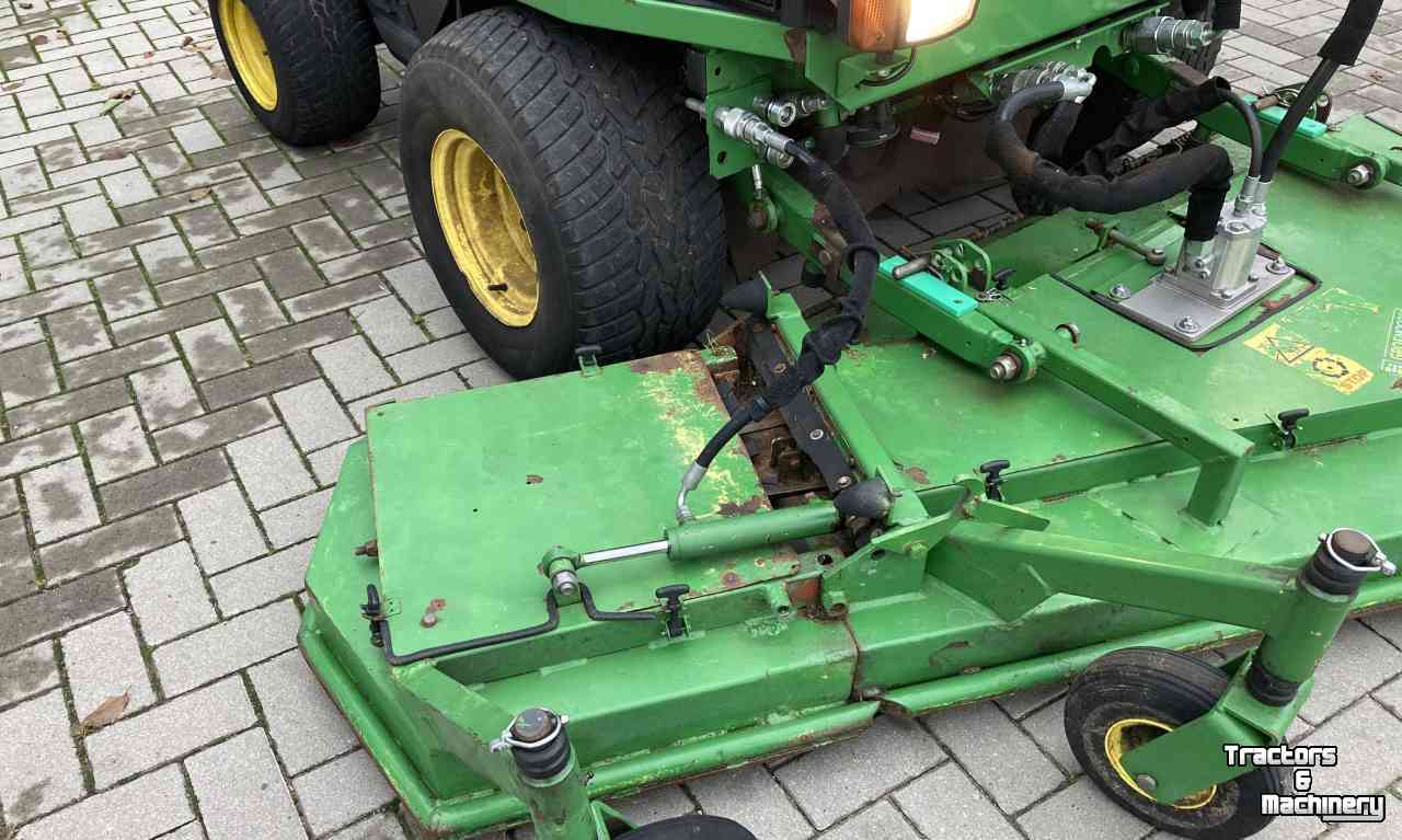 Zelfrijdende maaier John Deere 1505 Professionele Zitmaaier