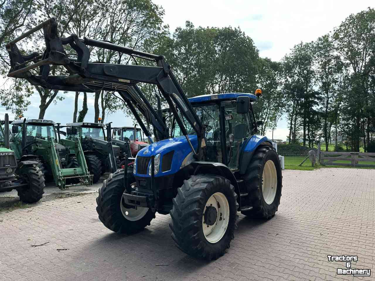 Traktoren New Holland TS100A met voorlader