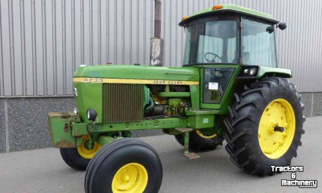 Traktoren John Deere 4230 2wd Powershift Tractor