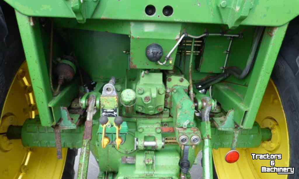 Traktoren John Deere 4230 2wd Powershift Tractor