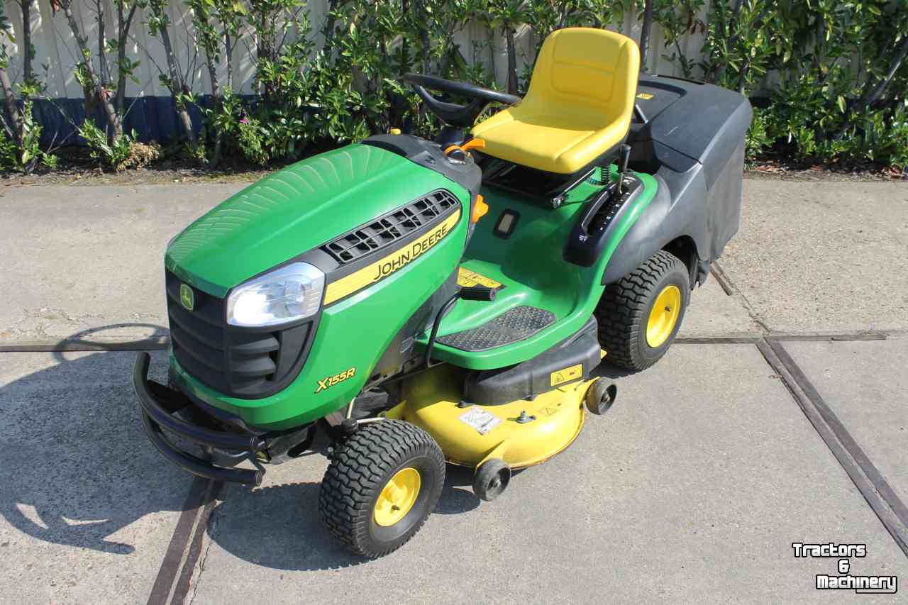 Zelfrijdende maaier John Deere X155R zitmaaier maaitrekker gazonmaaier hydrostaat grasmaaier