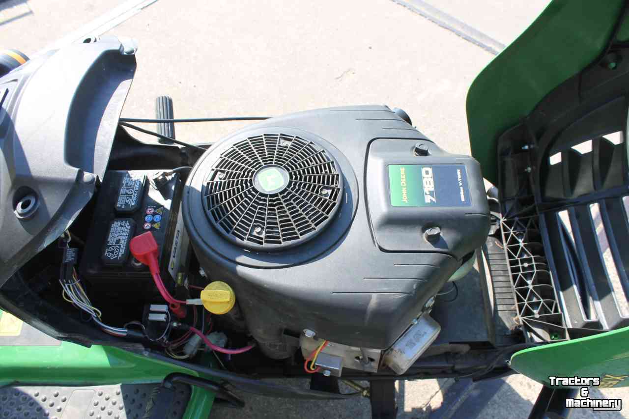 Zelfrijdende maaier John Deere X155R zitmaaier maaitrekker gazonmaaier hydrostaat grasmaaier