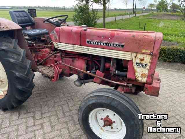 Traktoren International 423
