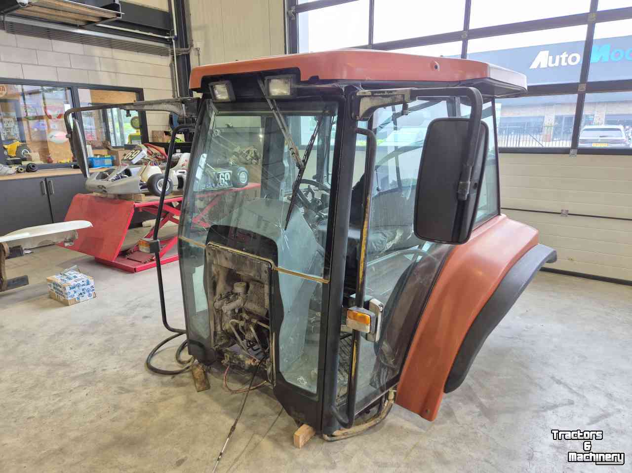 Traktoren  New Holland G240 (8970) gedemonteerd voor onderdelen