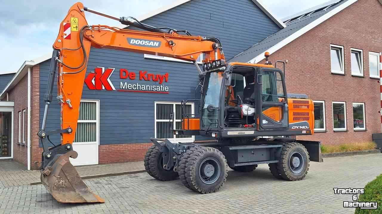 Bandenkraan Doosan DX140W-5