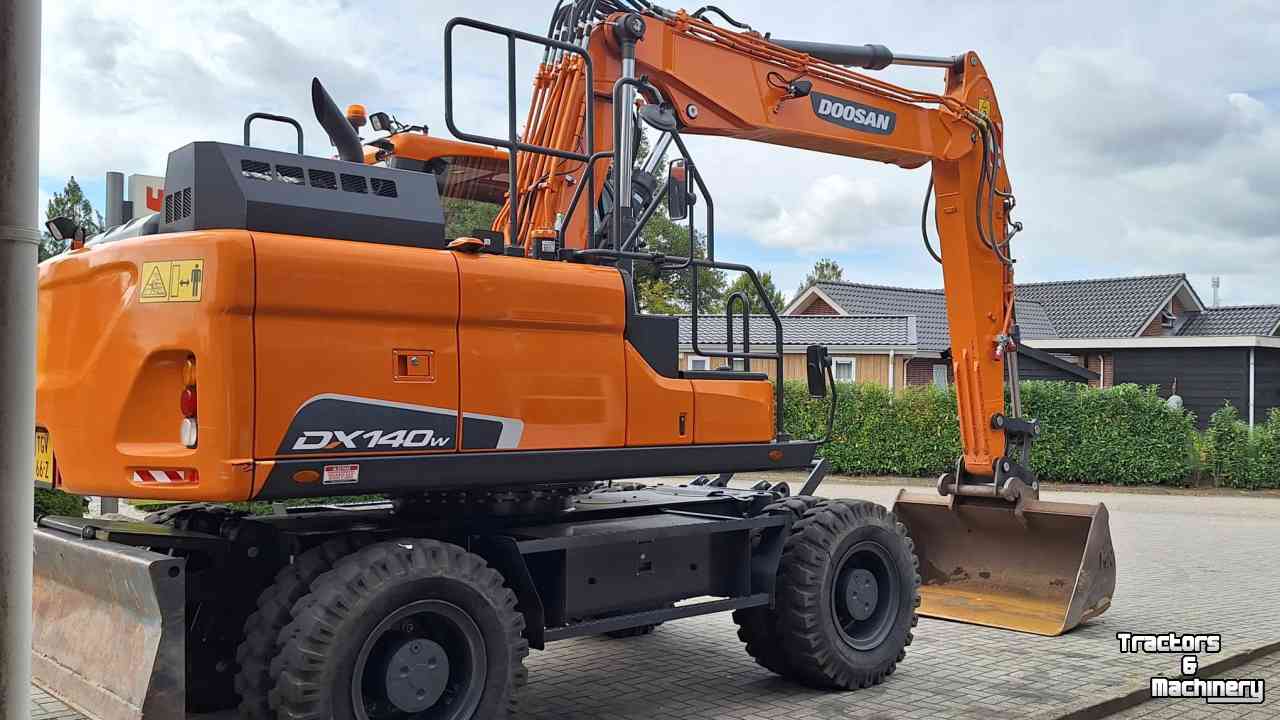 Bandenkraan Doosan DX140W-5