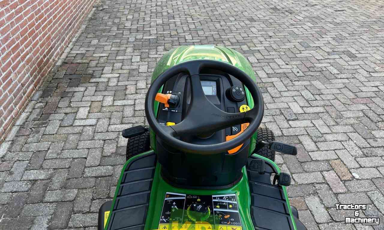 Zelfrijdende maaier John Deere X350R Zitmaaier