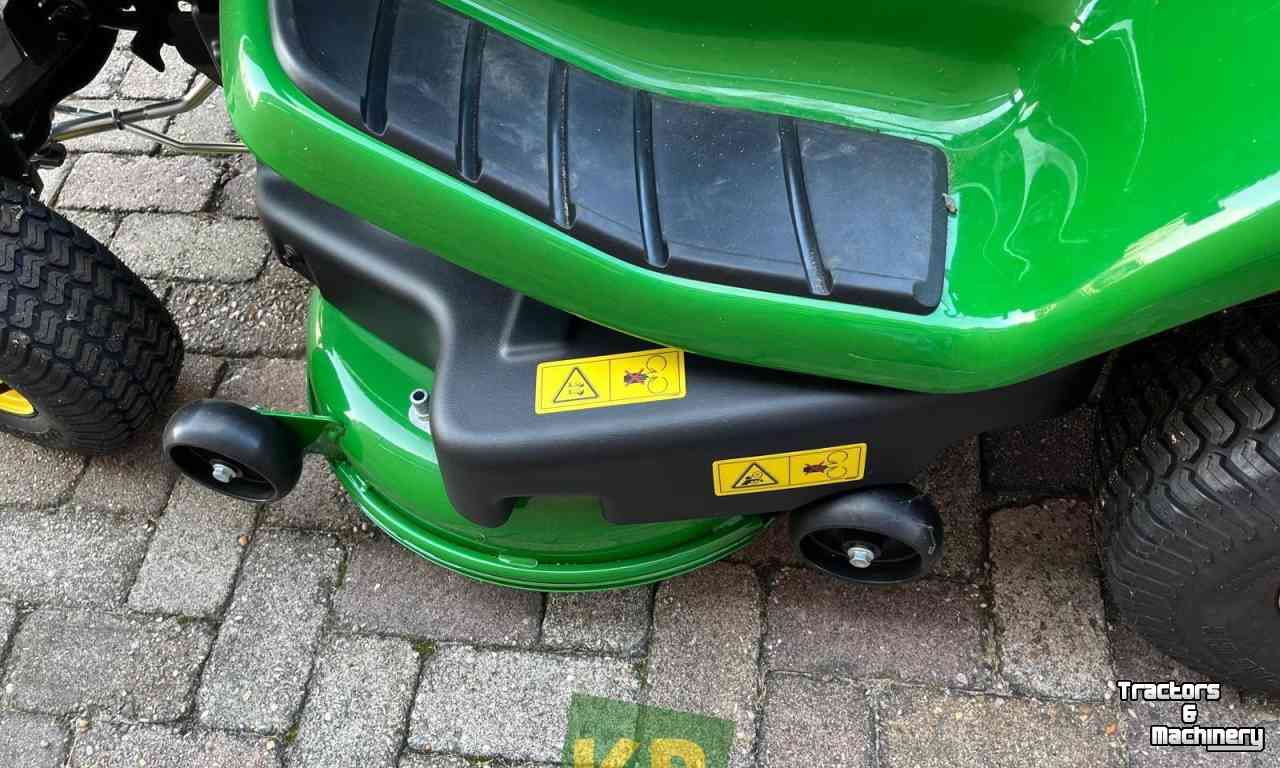 Zelfrijdende maaier John Deere X350R Zitmaaier