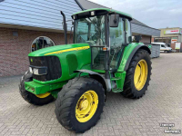 Traktoren John Deere 6220 se