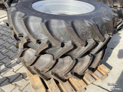 Wielen, Banden, Velgen & Afstandsringen Mitas 340/85R28 en 340/85R 38 op verstelbare velgen