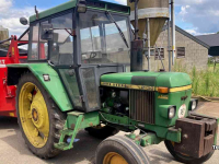 Traktoren John Deere 2130 2WD Tractor