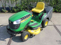 Zelfrijdende maaier John Deere X155R zitmaaier maaitrekker gazonmaaier hydrostaat grasmaaier